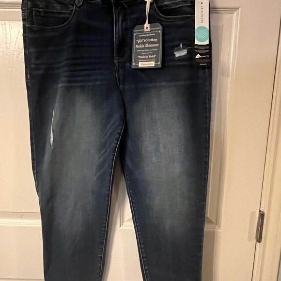 Democracy Blue Capri Pants - Picture 1 of 3